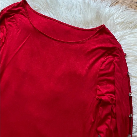 Red cold shoulder top - Picture 3 of 6